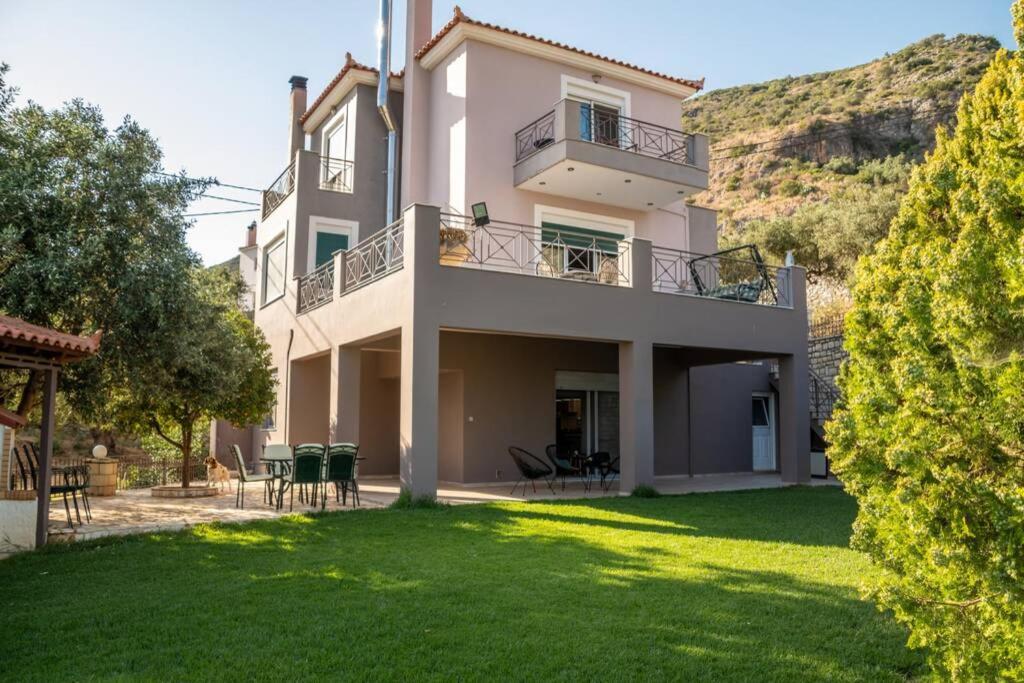 Akrivi'S House In Calamata Exterior foto