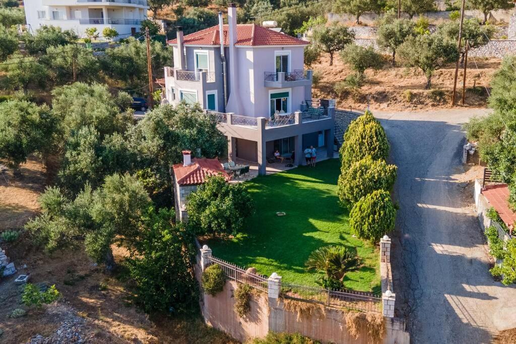 Akrivi'S House In Calamata Exterior foto